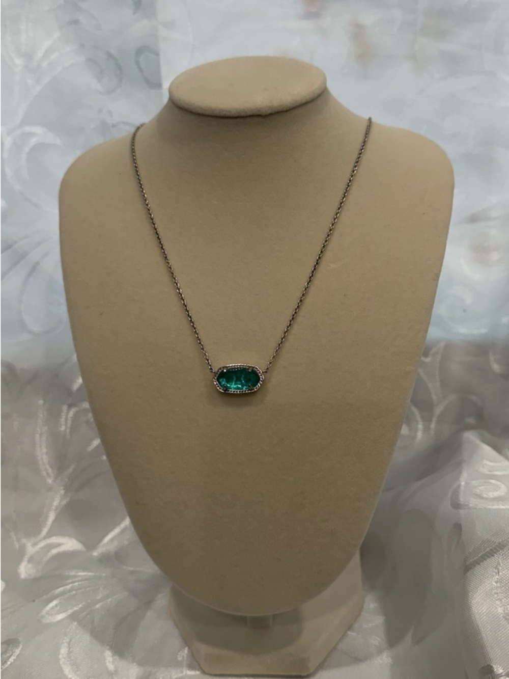 Kendra Scott Teal Stone Pendant Necklace. New